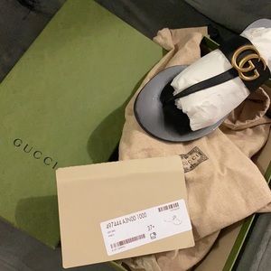 BLACK GUCCI SANDALS AUTHENTIC SLIGHTLY USED IN GREAT CONDITION SELLING FOR 380